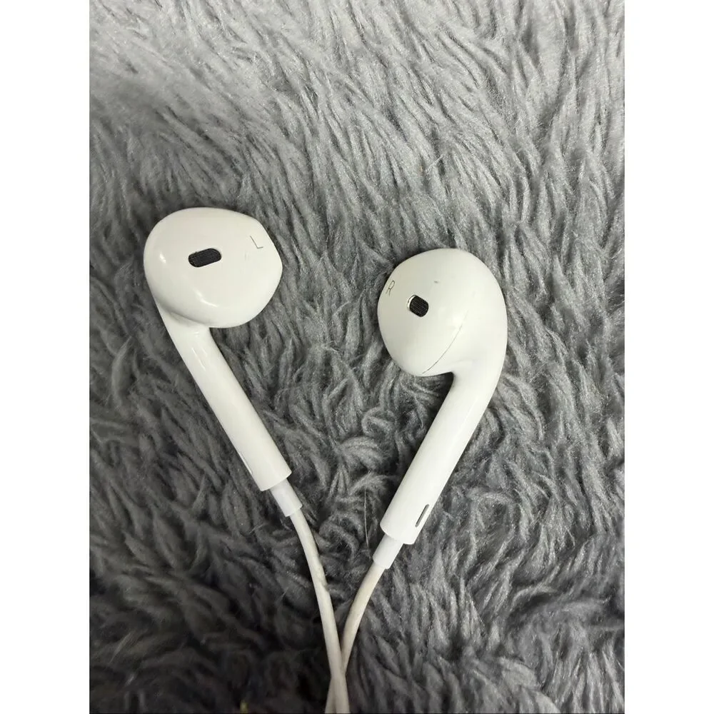 Apple Wired Ear Buds with lightning jack!